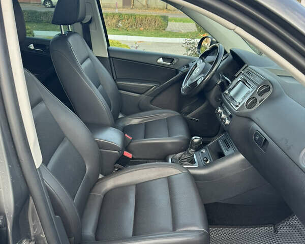 Серый Фольксваген Тигуан, объемом двигателя 1.98 л и пробегом 114 тыс. км за 14800 $, фото 31 на Automoto.ua