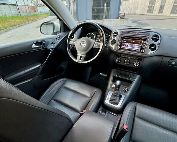 Серый Фольксваген Тигуан, объемом двигателя 1.98 л и пробегом 250 тыс. км за 9900 $, фото 23 на Automoto.ua