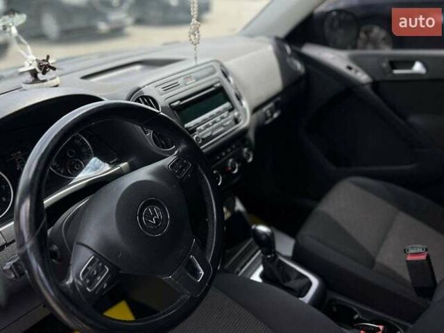 Серый Фольксваген Тигуан, объемом двигателя 1.98 л и пробегом 255 тыс. км за 13000 $, фото 4 на Automoto.ua