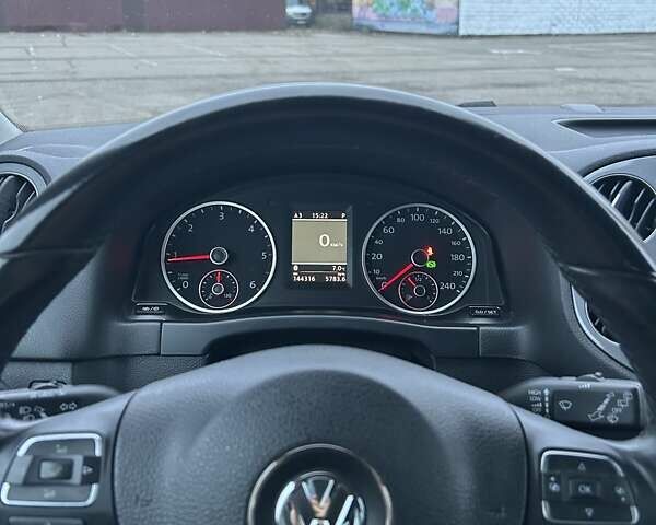 Серый Фольксваген Тигуан, объемом двигателя 1.97 л и пробегом 144 тыс. км за 16000 $, фото 20 на Automoto.ua