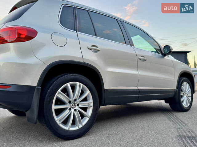Серый Фольксваген Тигуан, объемом двигателя 1.98 л и пробегом 250 тыс. км за 9900 $, фото 8 на Automoto.ua