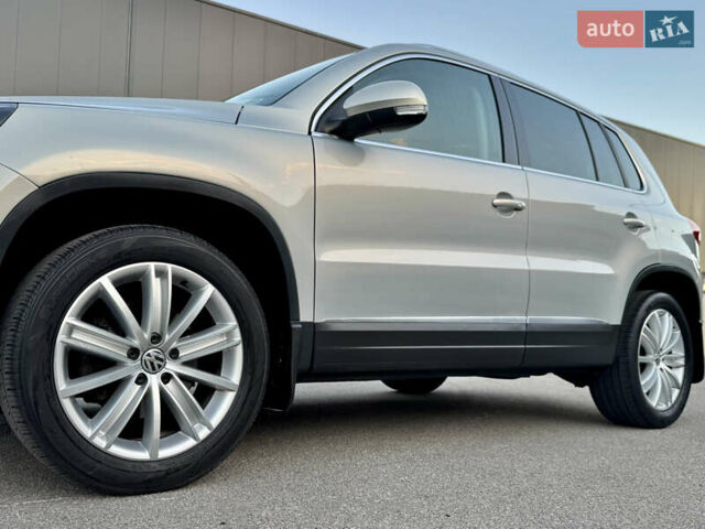 Серый Фольксваген Тигуан, объемом двигателя 1.98 л и пробегом 250 тыс. км за 9900 $, фото 11 на Automoto.ua