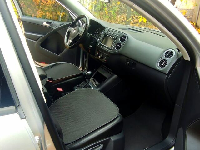 Сірий Фольксваген Тігуан, об'ємом двигуна 2 л та пробігом 148 тис. км за 14200 $, фото 4 на Automoto.ua