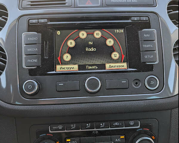 Серый Фольксваген Тигуан, объемом двигателя 1.97 л и пробегом 120 тыс. км за 22000 $, фото 6 на Automoto.ua