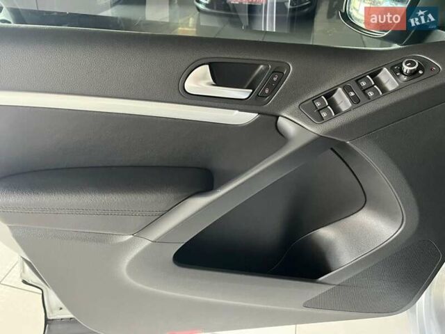 Серый Фольксваген Тигуан, объемом двигателя 2 л и пробегом 214 тыс. км за 15200 $, фото 10 на Automoto.ua