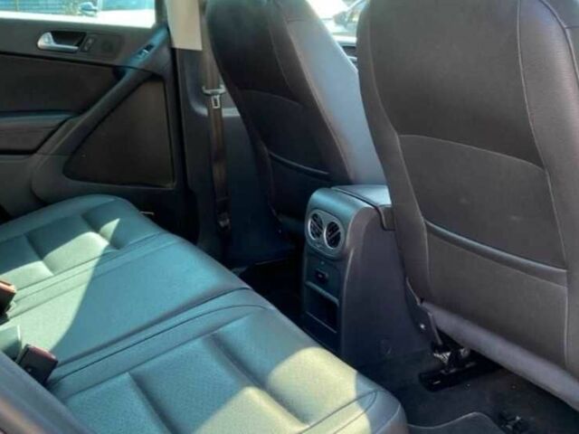 Сірий Фольксваген Тігуан, об'ємом двигуна 2 л та пробігом 166 тис. км за 13900 $, фото 14 на Automoto.ua