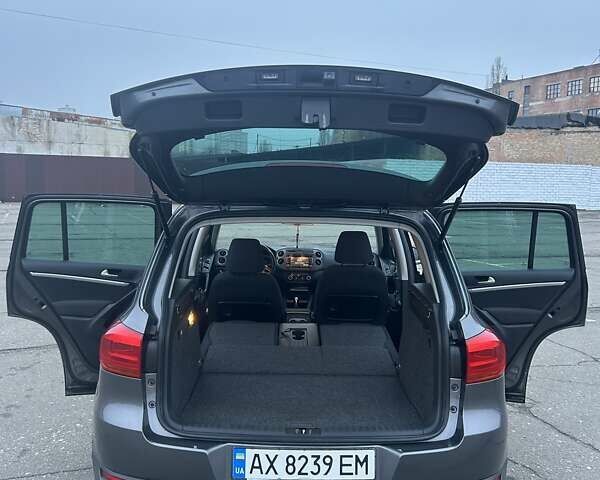 Серый Фольксваген Тигуан, объемом двигателя 1.97 л и пробегом 144 тыс. км за 16000 $, фото 28 на Automoto.ua