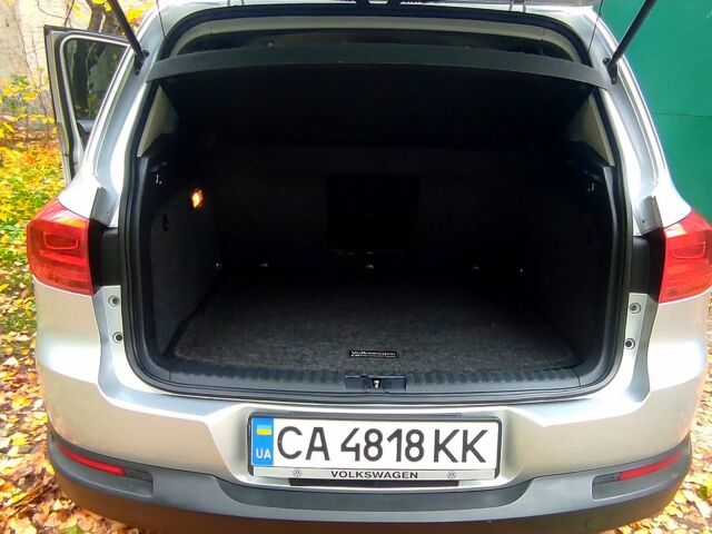 Сірий Фольксваген Тігуан, об'ємом двигуна 2 л та пробігом 148 тис. км за 14200 $, фото 3 на Automoto.ua