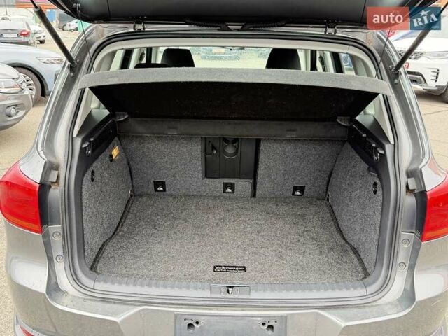 Серый Фольксваген Тигуан, объемом двигателя 2 л и пробегом 196 тыс. км за 8900 $, фото 3 на Automoto.ua