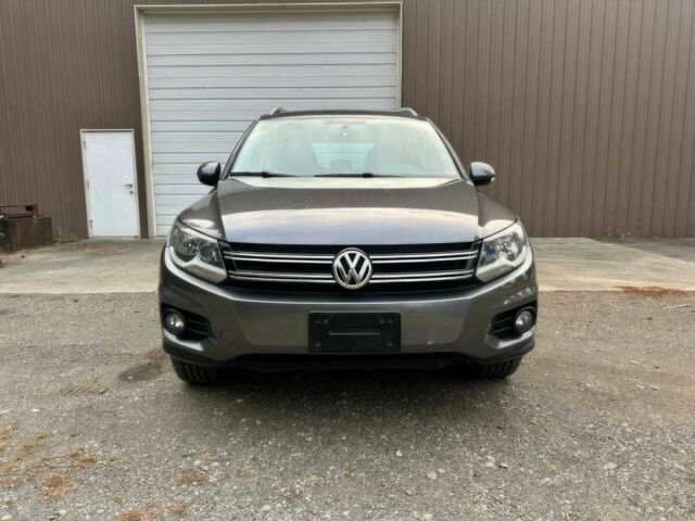 Сірий Фольксваген Тігуан, об'ємом двигуна 2 л та пробігом 80 тис. км за 4500 $, фото 1 на Automoto.ua