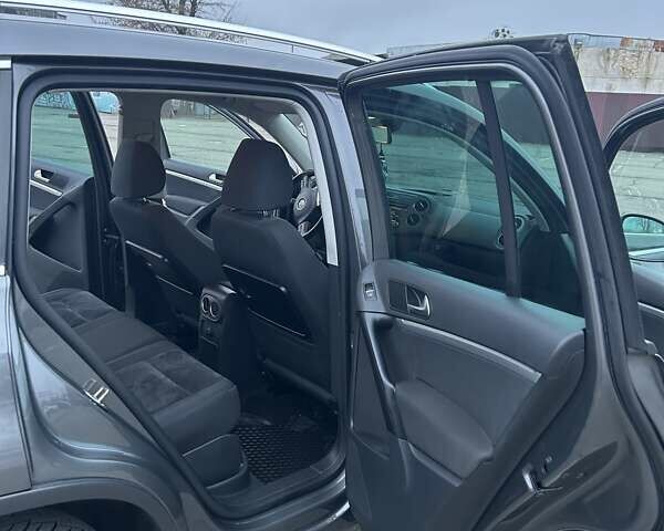 Серый Фольксваген Тигуан, объемом двигателя 1.97 л и пробегом 144 тыс. км за 16000 $, фото 9 на Automoto.ua