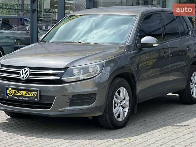Серый Фольксваген Тигуан, объемом двигателя 1.98 л и пробегом 255 тыс. км за 13000 $, фото 2 на Automoto.ua