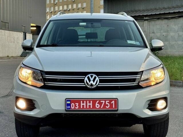 Сірий Фольксваген Тігуан, об'ємом двигуна 2 л та пробігом 250 тис. км за 10500 $, фото 4 на Automoto.ua