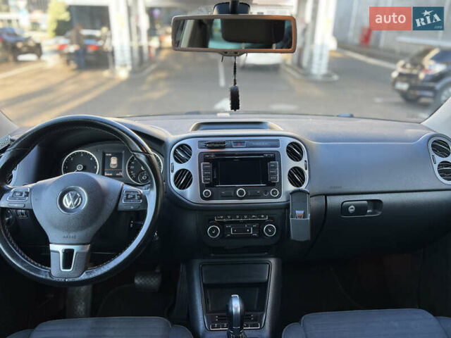 Серый Фольксваген Тигуан, объемом двигателя 2 л и пробегом 299 тыс. км за 13600 $, фото 14 на Automoto.ua