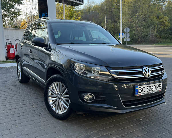 Серый Фольксваген Тигуан, объемом двигателя 2 л и пробегом 299 тыс. км за 13600 $, фото 1 на Automoto.ua