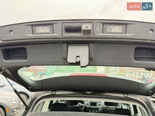 Серый Фольксваген Тигуан, объемом двигателя 2 л и пробегом 196 тыс. км за 8900 $, фото 4 на Automoto.ua