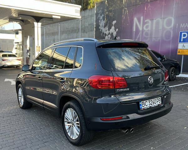 Серый Фольксваген Тигуан, объемом двигателя 2 л и пробегом 299 тыс. км за 13600 $, фото 3 на Automoto.ua