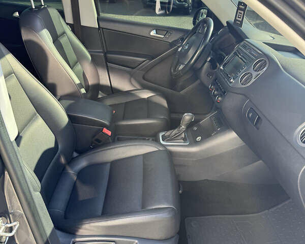 Серый Фольксваген Тигуан, объемом двигателя 2.14 л и пробегом 184 тыс. км за 16599 $, фото 11 на Automoto.ua