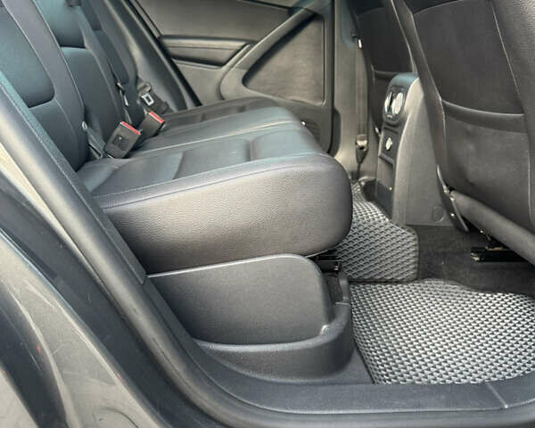 Серый Фольксваген Тигуан, объемом двигателя 1.98 л и пробегом 114 тыс. км за 14800 $, фото 23 на Automoto.ua