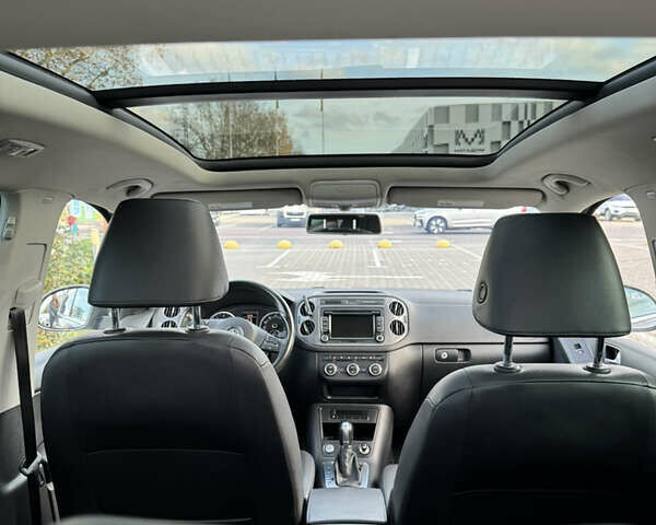 Серый Фольксваген Тигуан, объемом двигателя 1.98 л и пробегом 114 тыс. км за 14800 $, фото 3 на Automoto.ua