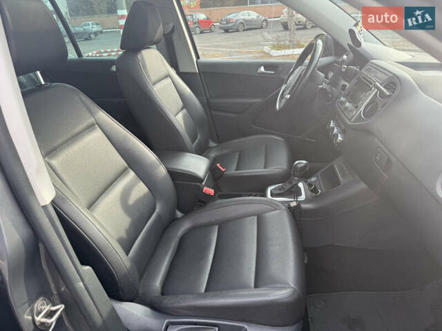 Сірий Фольксваген Тігуан, об'ємом двигуна 1.98 л та пробігом 180 тис. км за 11500 $, фото 24 на Automoto.ua