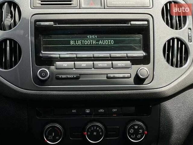 Серый Фольксваген Тигуан, объемом двигателя 1.98 л и пробегом 255 тыс. км за 13000 $, фото 12 на Automoto.ua