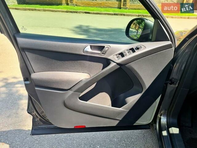 Сірий Фольксваген Тігуан, об'ємом двигуна 1.98 л та пробігом 139 тис. км за 12400 $, фото 9 на Automoto.ua