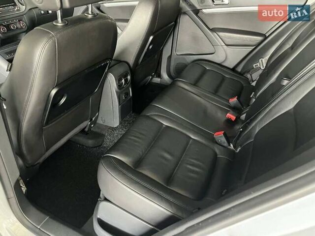 Серый Фольксваген Тигуан, объемом двигателя 2 л и пробегом 214 тыс. км за 15200 $, фото 16 на Automoto.ua