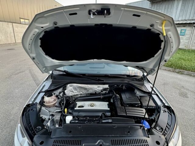 Сірий Фольксваген Тігуан, об'ємом двигуна 2 л та пробігом 250 тис. км за 10500 $, фото 11 на Automoto.ua