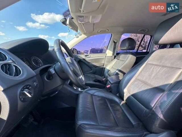 Сірий Фольксваген Тігуан, об'ємом двигуна 1.97 л та пробігом 204 тис. км за 15700 $, фото 15 на Automoto.ua