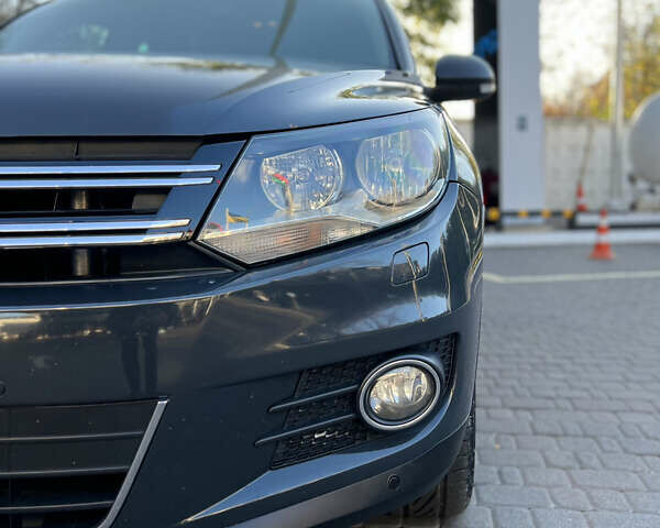 Серый Фольксваген Тигуан, объемом двигателя 2 л и пробегом 299 тыс. км за 13600 $, фото 8 на Automoto.ua