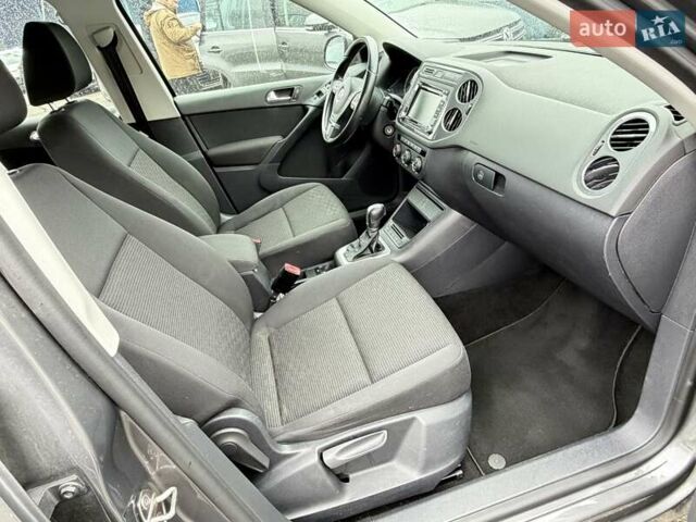 Серый Фольксваген Тигуан, объемом двигателя 2 л и пробегом 196 тыс. км за 8900 $, фото 10 на Automoto.ua