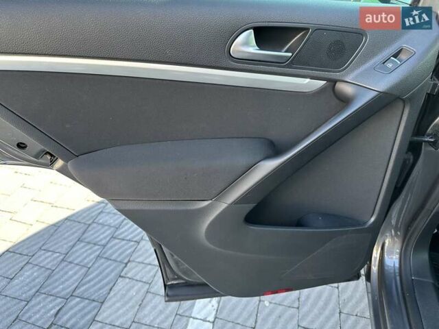 Сірий Фольксваген Тігуан, об'ємом двигуна 1.97 л та пробігом 135 тис. км за 13700 $, фото 25 на Automoto.ua