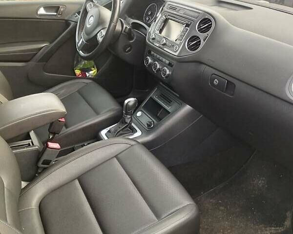 Серый Фольксваген Тигуан, объемом двигателя 1.98 л и пробегом 170 тыс. км за 12500 $, фото 9 на Automoto.ua