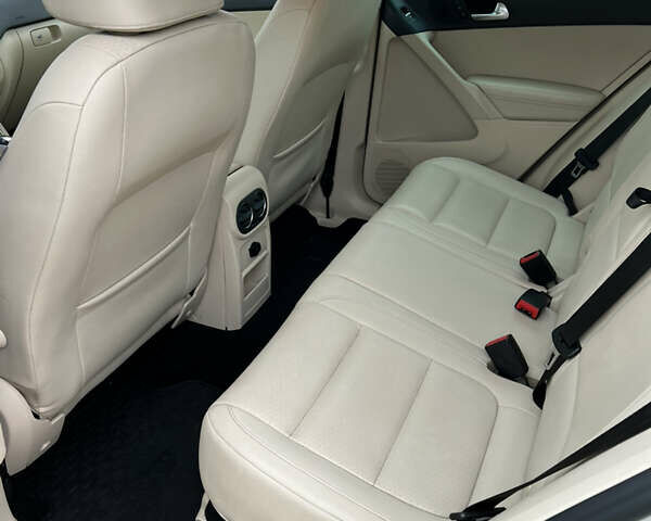 Серый Фольксваген Тигуан, объемом двигателя 2 л и пробегом 165 тыс. км за 10999 $, фото 9 на Automoto.ua