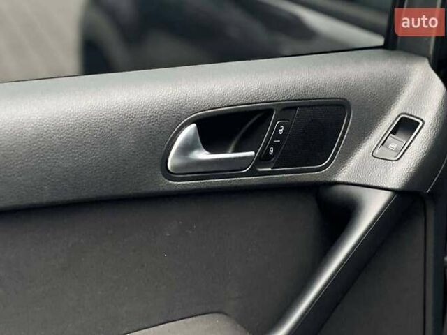 Серый Фольксваген Тигуан, объемом двигателя 1.98 л и пробегом 255 тыс. км за 13000 $, фото 13 на Automoto.ua