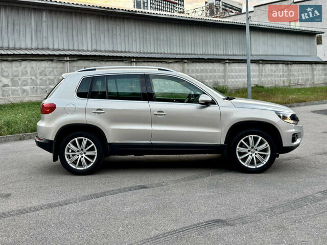 Серый Фольксваген Тигуан, объемом двигателя 1.98 л и пробегом 250 тыс. км за 9900 $, фото 6 на Automoto.ua