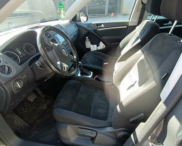 Серый Фольксваген Тигуан, объемом двигателя 1.97 л и пробегом 145 тыс. км за 17500 $, фото 5 на Automoto.ua