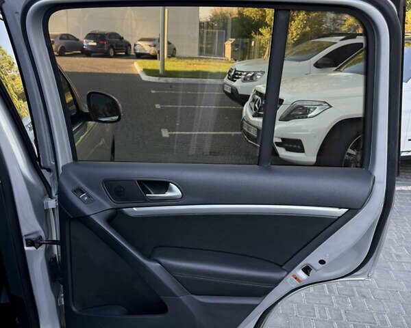 Сірий Фольксваген Тігуан, об'ємом двигуна 2 л та пробігом 74 тис. км за 16500 $, фото 38 на Automoto.ua