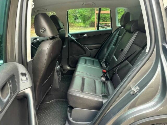 Сірий Фольксваген Тігуан, об'ємом двигуна 2 л та пробігом 80 тис. км за 4500 $, фото 9 на Automoto.ua