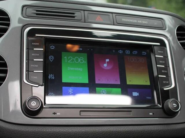 Сірий Фольксваген Тігуан, об'ємом двигуна 2 л та пробігом 83 тис. км за 9100 $, фото 7 на Automoto.ua