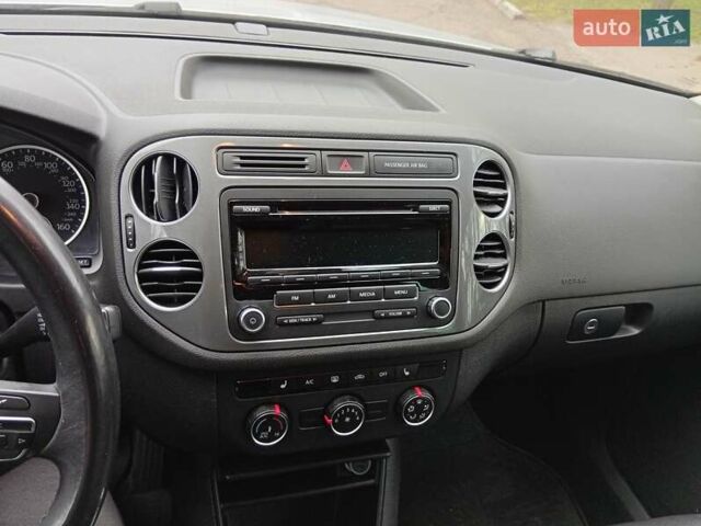 Серый Фольксваген Тигуан, объемом двигателя 1.98 л и пробегом 182 тыс. км за 14500 $, фото 12 на Automoto.ua