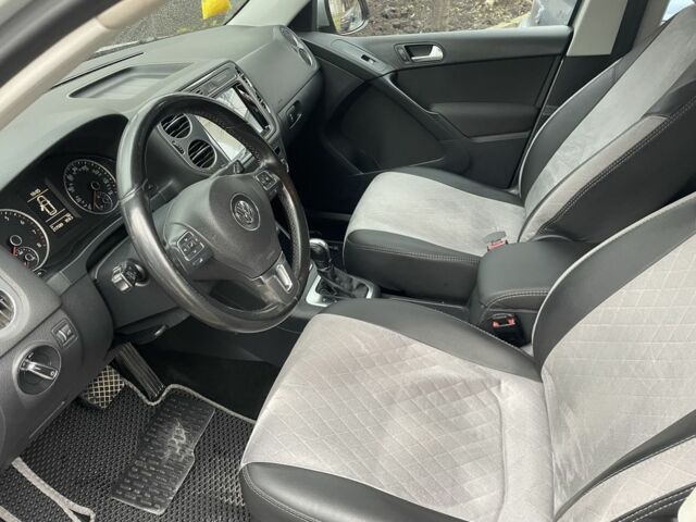 Сірий Фольксваген Тігуан, об'ємом двигуна 2 л та пробігом 217 тис. км за 12000 $, фото 22 на Automoto.ua