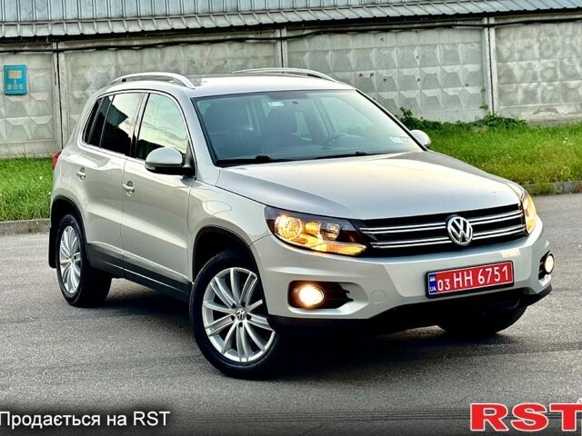 Серый Фольксваген Тигуан, объемом двигателя 2 л и пробегом 250 тыс. км за 10500 $, фото 1 на Automoto.ua