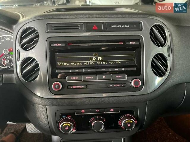 Серый Фольксваген Тигуан, объемом двигателя 2 л и пробегом 214 тыс. км за 15200 $, фото 13 на Automoto.ua