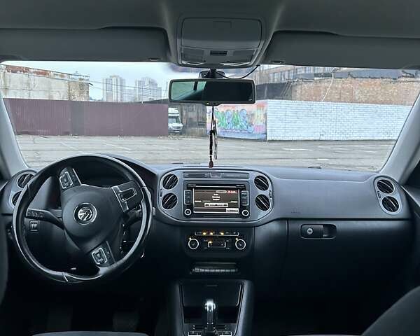 Серый Фольксваген Тигуан, объемом двигателя 1.97 л и пробегом 144 тыс. км за 16000 $, фото 17 на Automoto.ua