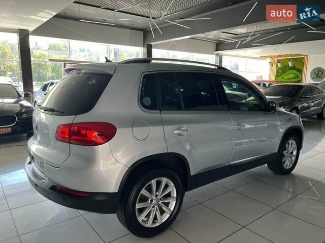 Серый Фольксваген Тигуан, объемом двигателя 2 л и пробегом 214 тыс. км за 15200 $, фото 5 на Automoto.ua