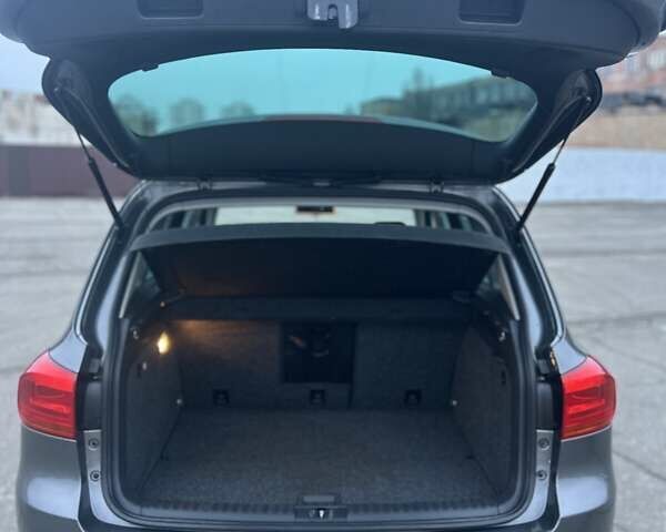 Серый Фольксваген Тигуан, объемом двигателя 1.97 л и пробегом 144 тыс. км за 16000 $, фото 25 на Automoto.ua