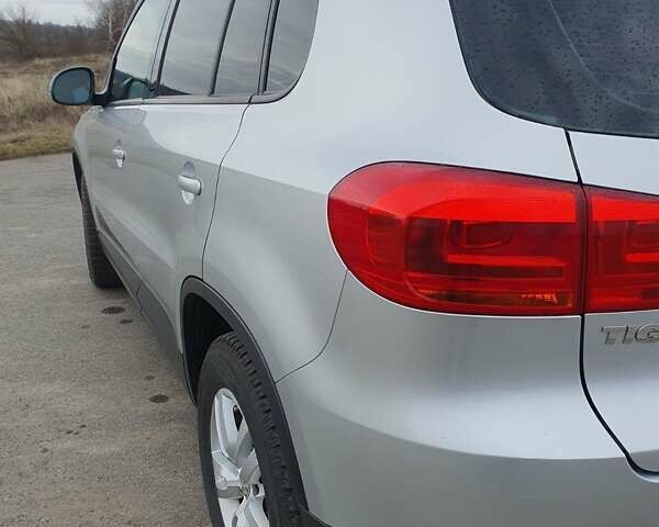 Сірий Фольксваген Тігуан, об'ємом двигуна 1.98 л та пробігом 90 тис. км за 13500 $, фото 4 на Automoto.ua