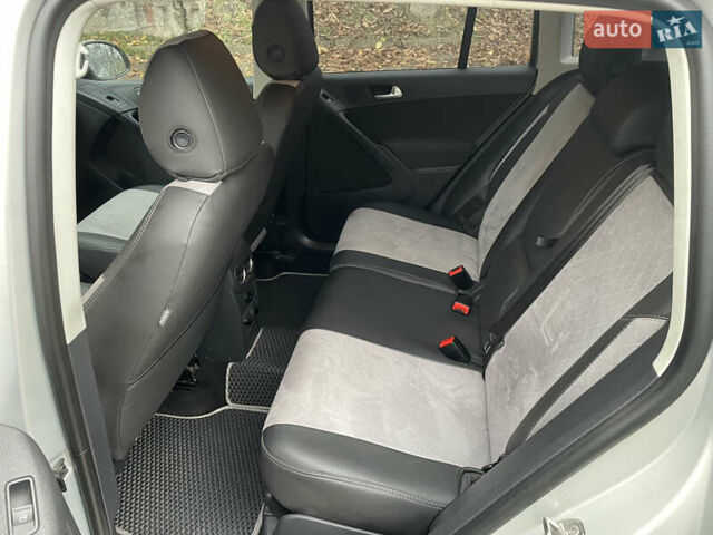 Сірий Фольксваген Тігуан, об'ємом двигуна 1.98 л та пробігом 217 тис. км за 12000 $, фото 7 на Automoto.ua